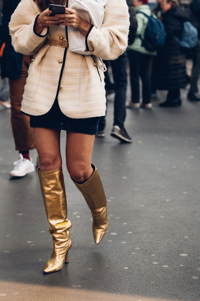 GOLD BOOTS STREET STYLE